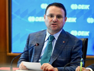 Bakan Akın Gürlek’ten Yargıda Değişim Mesajı:”Neden Boşanma Davaları 8, Kira davaları 4 Yıl Sürer?”